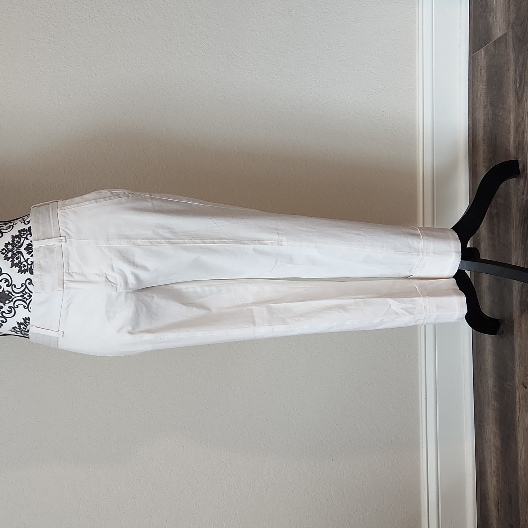 White Cuffed Cropped Pant